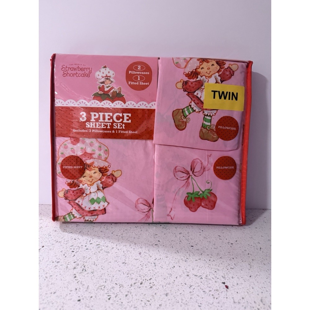 NWT Strawberry Shortcake Twin Sheet Set 3 Piece Pink Bedding New Sealed